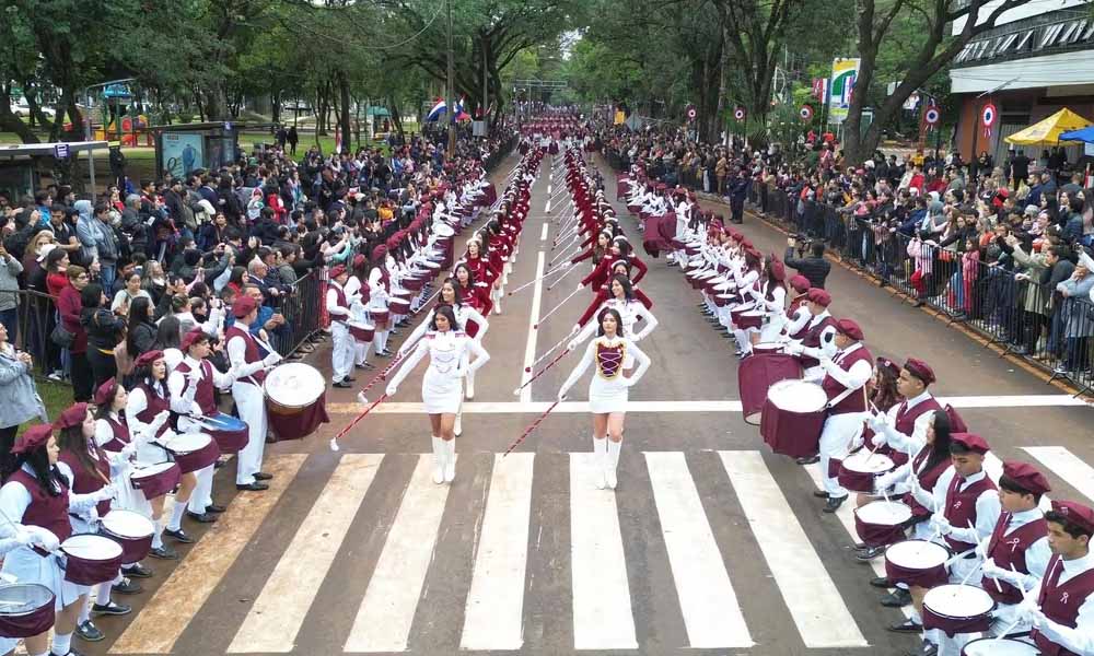 En el Este homenajearon a los héroes con el tradicional desfile estudiantil