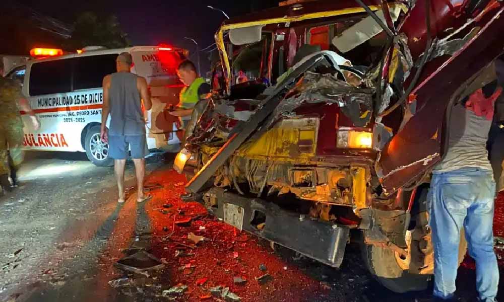 Triple choque entre dos camiones y un auto deja un fallecido en San Pedro