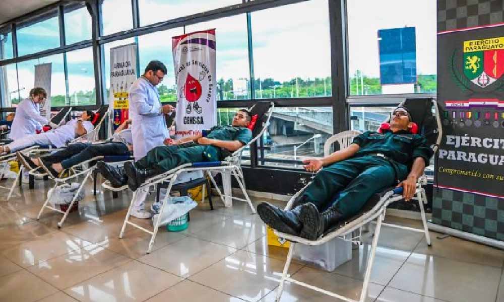 Personal militar prosigue con jornada solidaria de donar sangre para el niño Milan