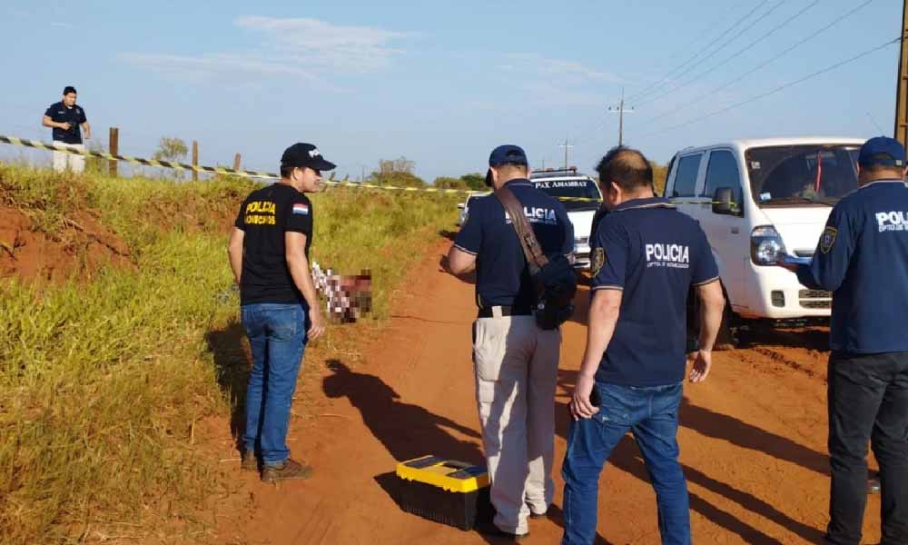 Transeúntes se topan con cuerpos de dos hombres asesinados en Zanja Pytâ