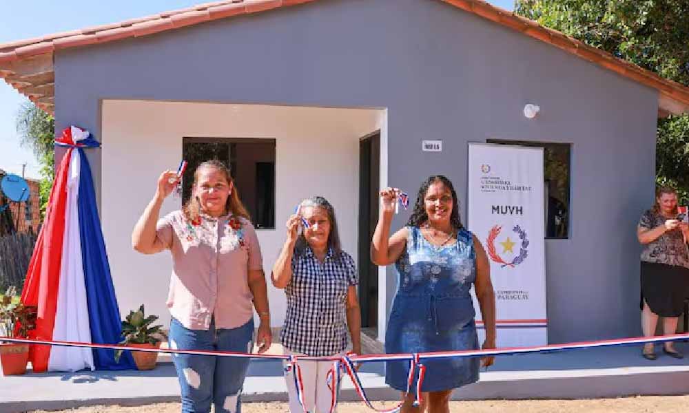 Entregan 61 nuevas viviendas sociales en Central y van camino a las 12.700 casas