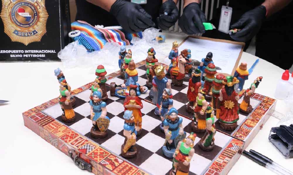 Senad frustra envío de piezas artesanales de ajedrez con cocaína