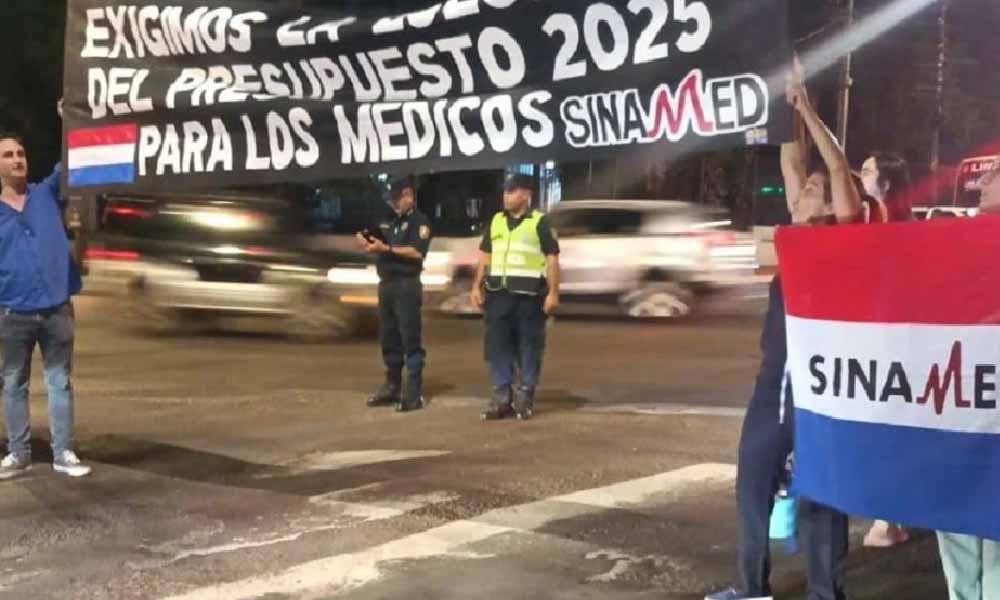 Médicos convocan a sentata para exigir reajuste salarial y carga laboral de 12 horas