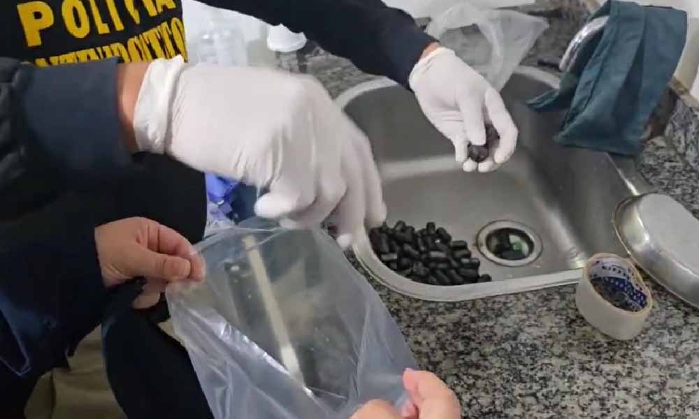 Hombre tragó casi 80 cápsulas equivalentes a 1 kilo de supuesta cocaína