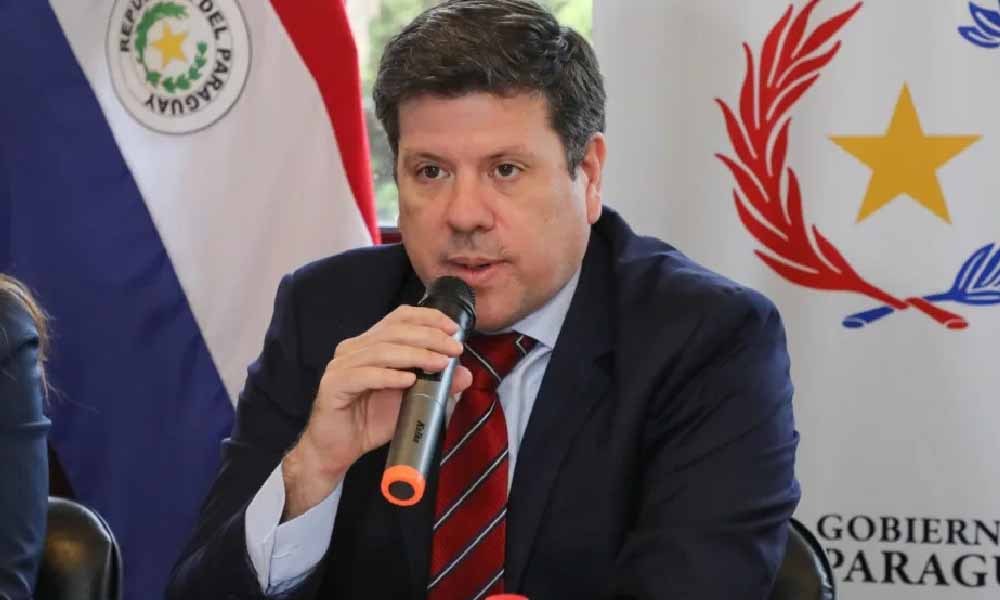 Ministro minimiza suba de combustibles: “Si no te gusta, manejá dos cuadras y cargá en otra”
