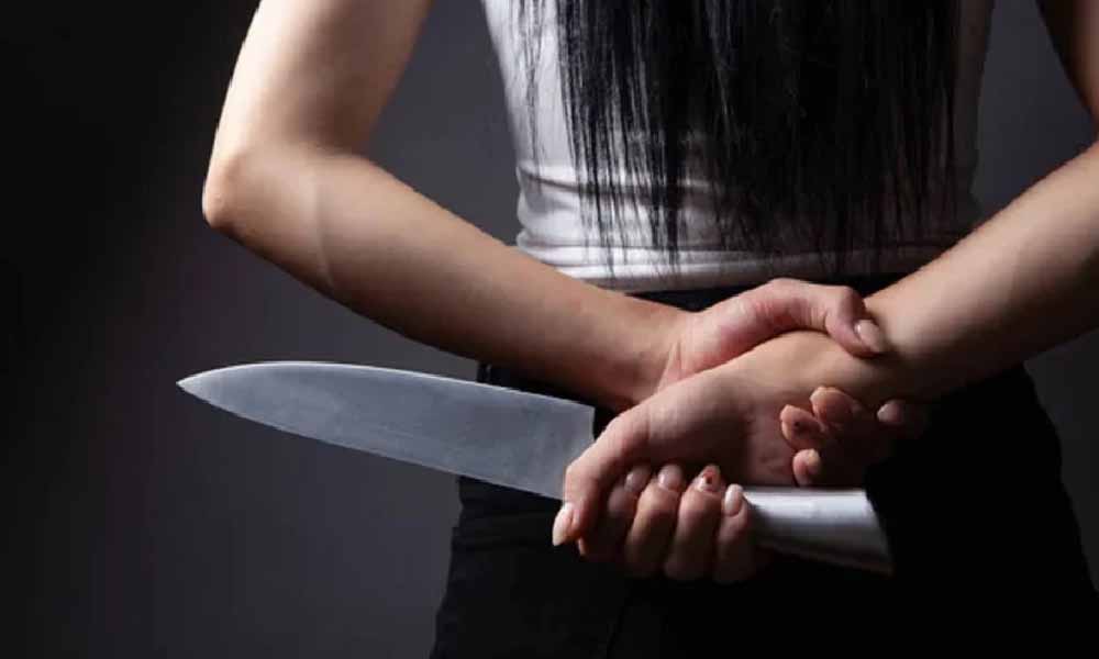 Un joven muere tras ser apuñalado en el cuello y detienen a su pareja