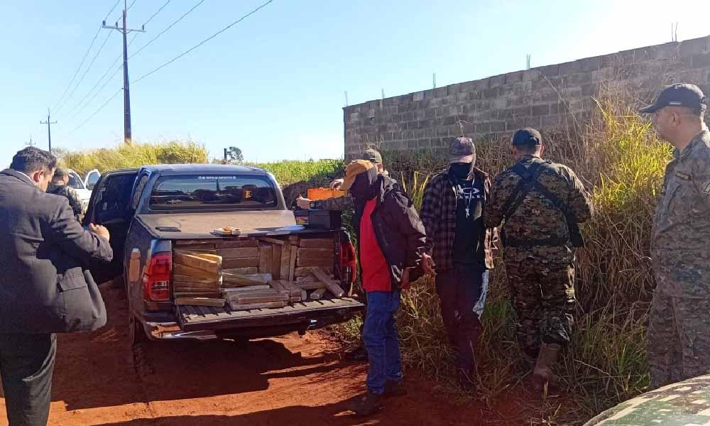 GEO intercepta camioneta cargada con marihuana en Zanja Pytã
