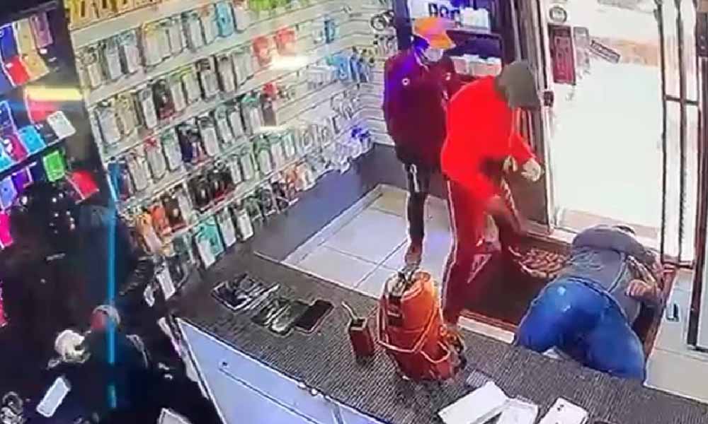 Violento asalto a un local de venta de celulares en Pedro Juan Caballero