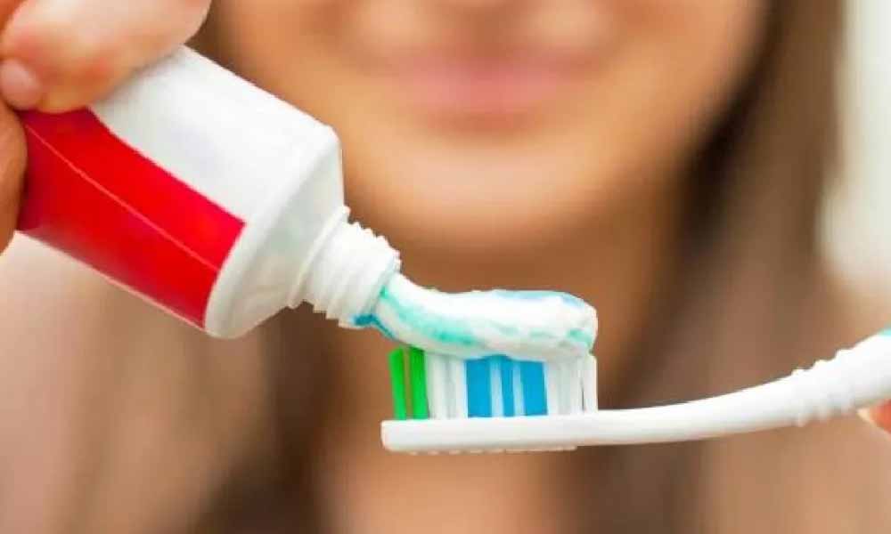 Dinavisa comunica sobre posible efectos adversos de pastas dentales con fluoruro de estaño
