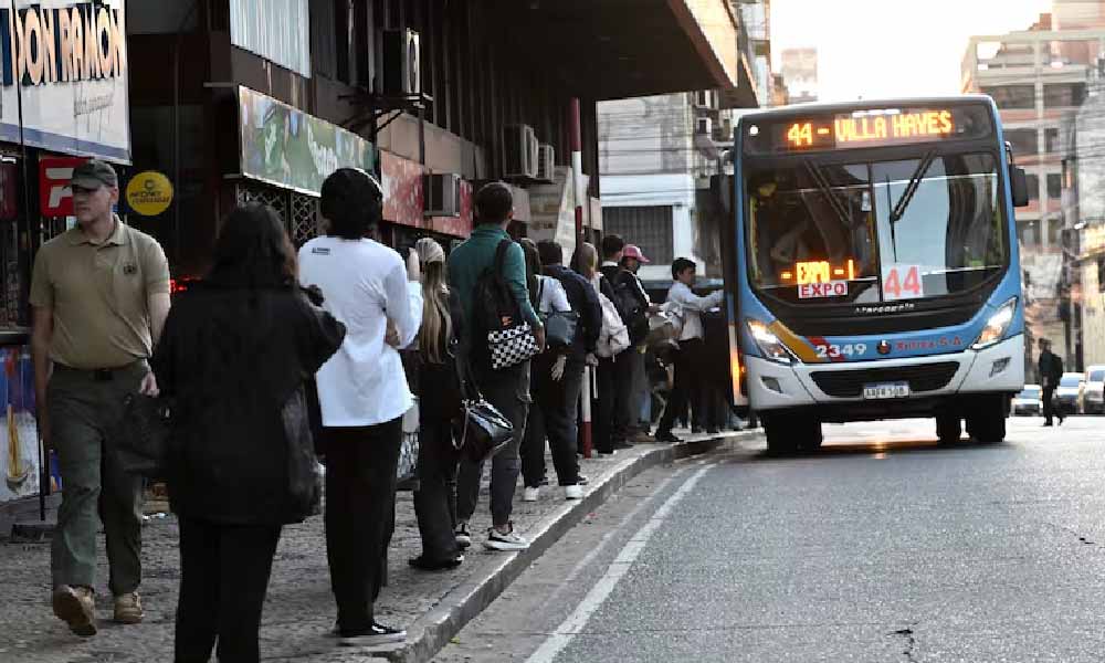 Paro de buses podría afectar a más de 100.000 trabajadores y causar pérdidas millonarias