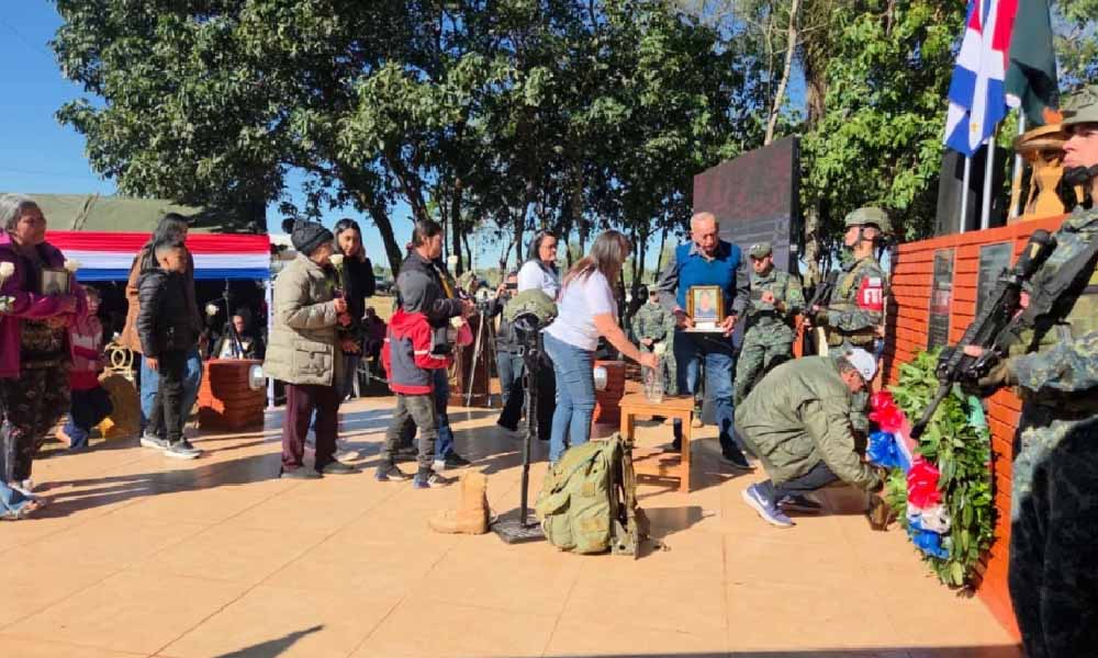 En emotivo acto, familiares recuerdan la masacre de ocho militares en Arroyito