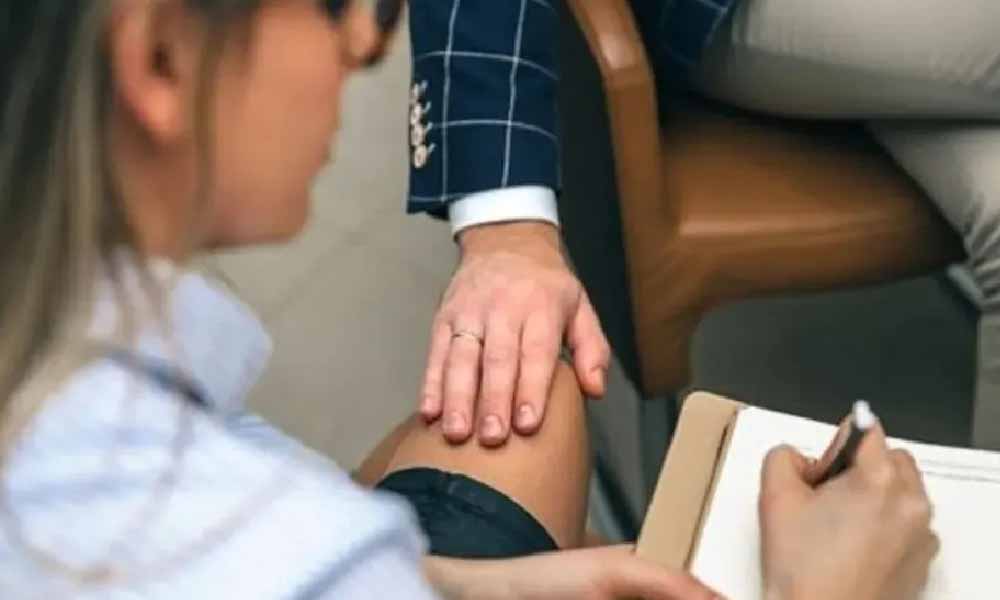 Maestra denuncia acoso a alumna y es sancionada por el colegio