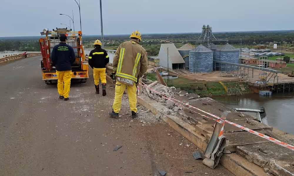 Continúa rescate del cuerpo del camionero atrapado en el río