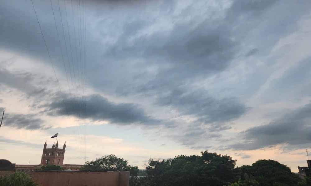 Martes con ambiente fresco a cálido y probabilidad de lluvia durante la jornada