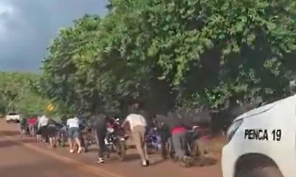 Motociclistas se alistaron para hacer piruetas, pero “peregrinaron” a la Comisaría