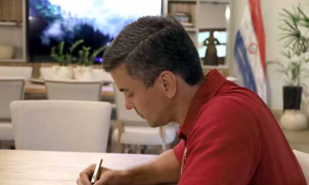 Peña firma el decreto que declara terroristas al PCC y al CV