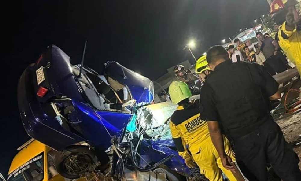 Brutal impacto de auto por una columna deja una mujer fallecida y tres heridos en CDE