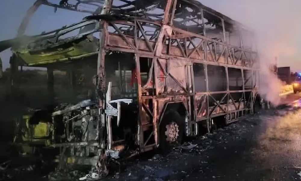 Bus paraguayo ardió en llamas en ruta de Argentina
