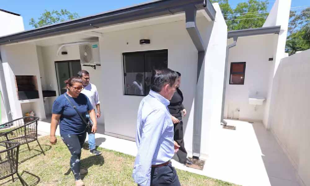 Che Róga Porã: quincho, cancha y acceso controlado en las casas entregadas