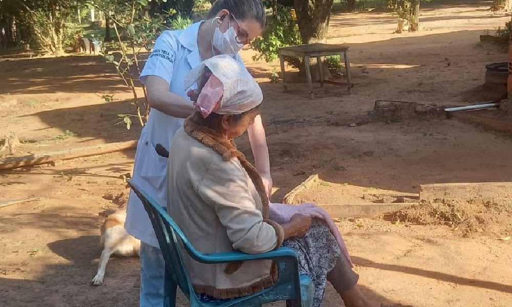 Personas mayores reciben atención especializada durante jornada de salud en Coronel Oviedo