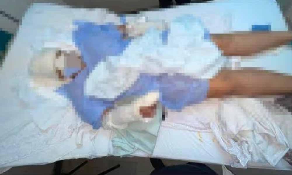 Mujer sobrevive a brutal ataque haciéndose de la muerta