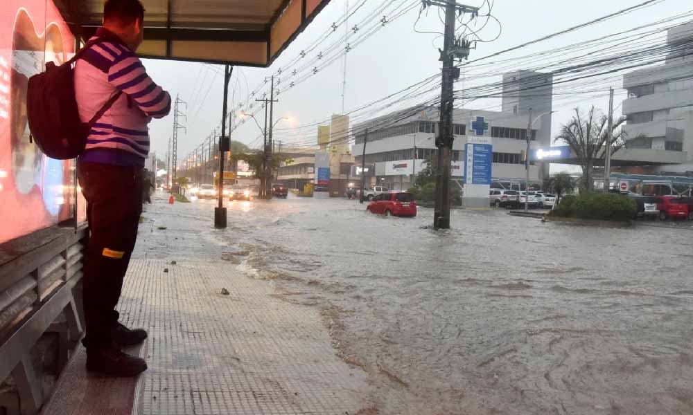 Linterna, radio y evitar salir: Las recomendaciones de la SEN ante el anuncio de tormenta de este viernes